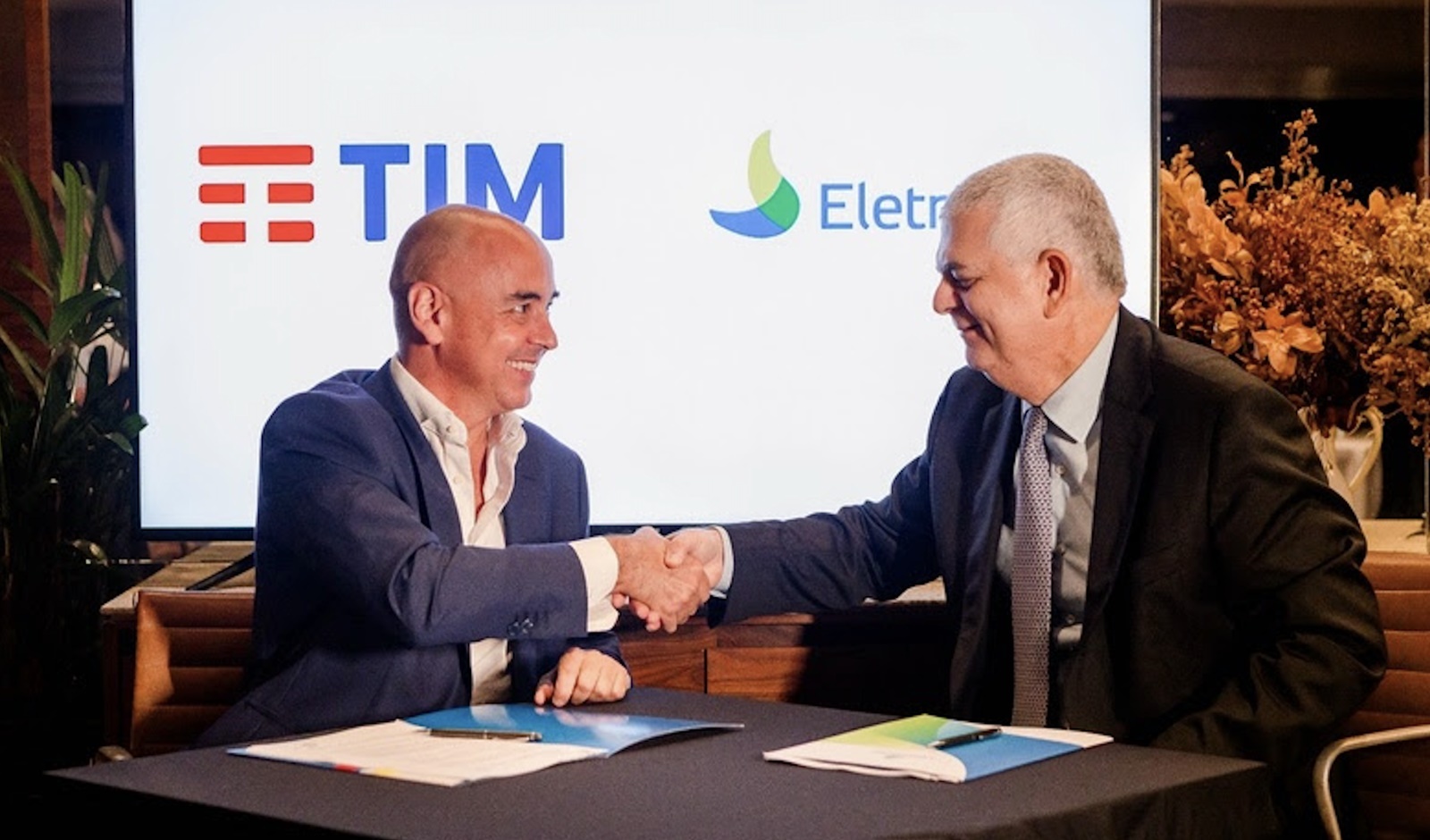 Eletrobras e TIM fecham parceria para mercado de energia elétrica